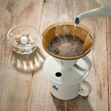 Enamel Coffee Dripper image number 3